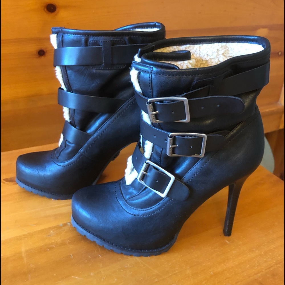 “Simply Vera” Vera Wang Boots
